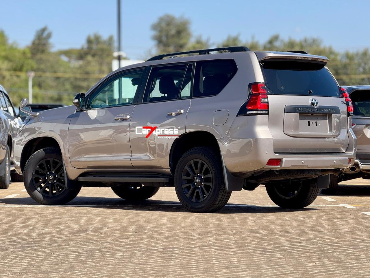 TOYOTA LAND CRUISER PRADO TXL thumbnail 2