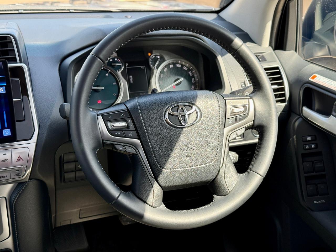 TOYOTA LAND CRUISER PRADO TXL thumbnail 11