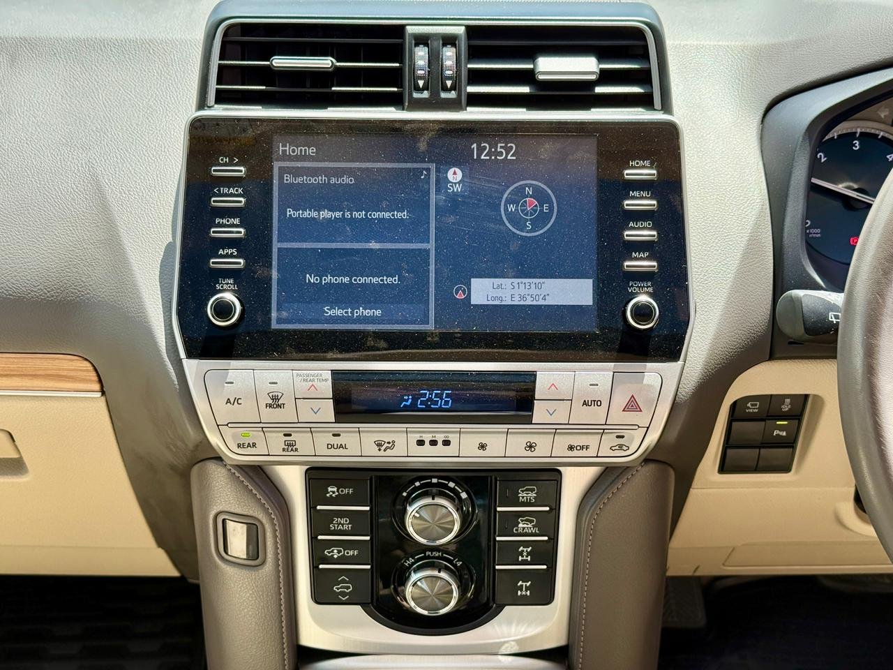 TOYOTA LAND CRUISER PRADO VXL thumbnail 10