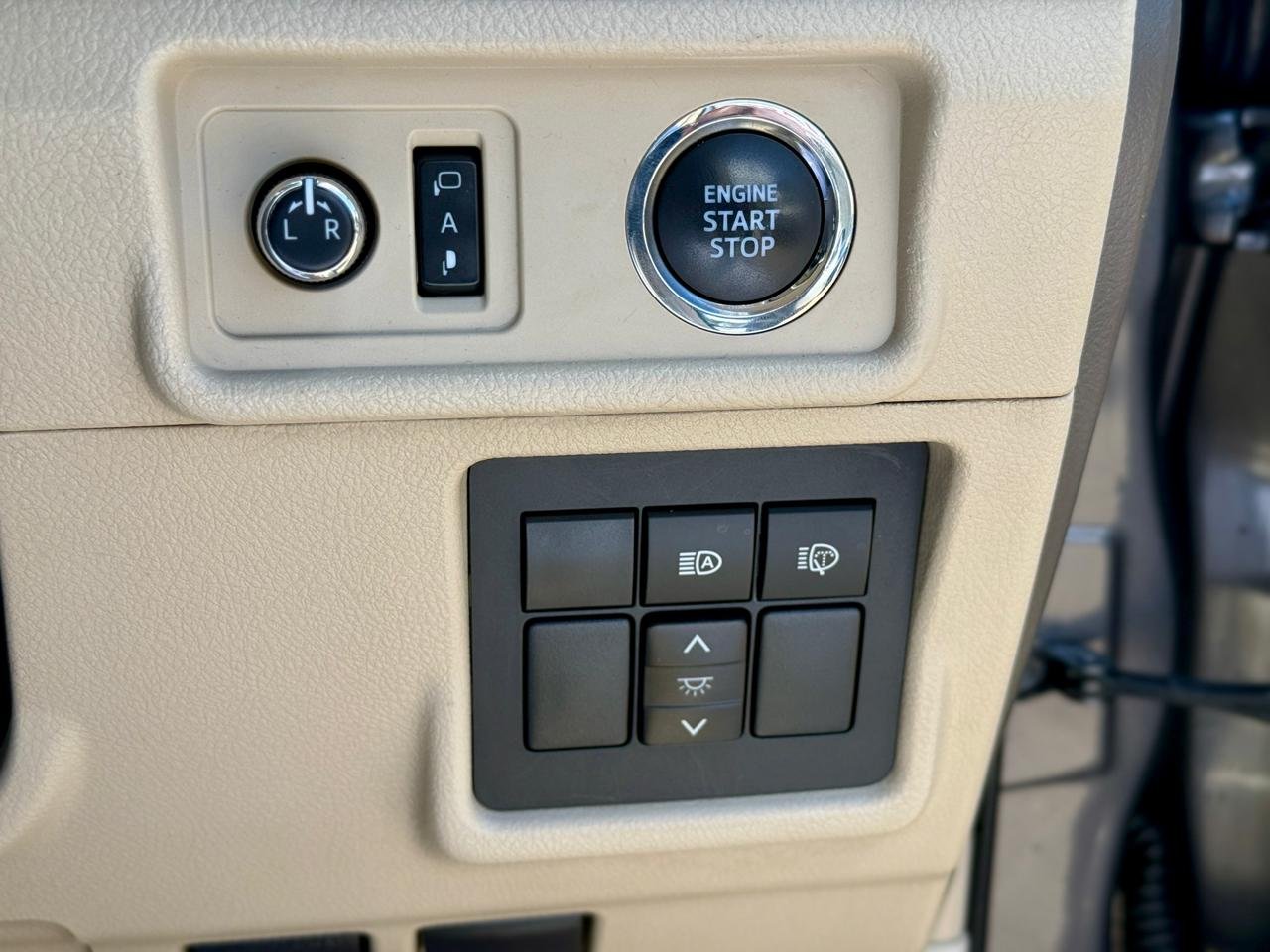 TOYOTA LAND CRUISER PRADO VXL thumbnail 12