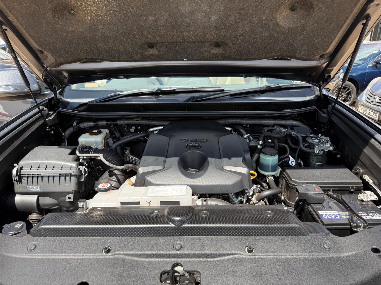 TOYOTA LAND CRUISER PRADO VXL thumbnail 21