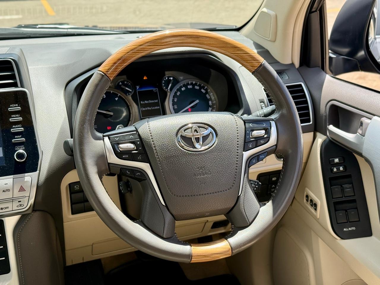 TOYOTA LAND CRUISER PRADO VXL thumbnail 14