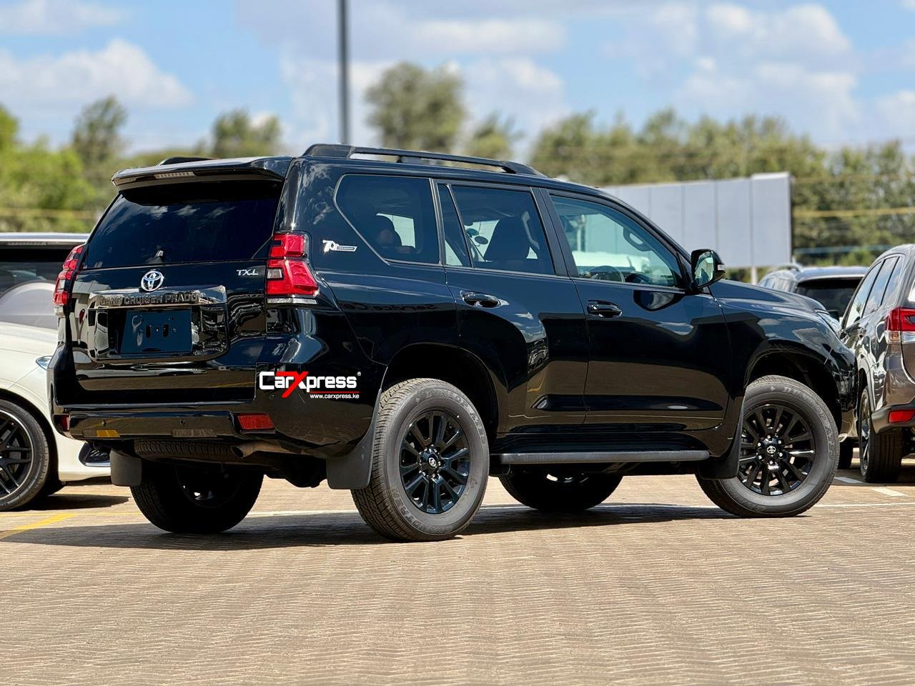 TOYOTA LAND CRUISER PRADO TXL MATT BLACK EDITION thumbnail 6