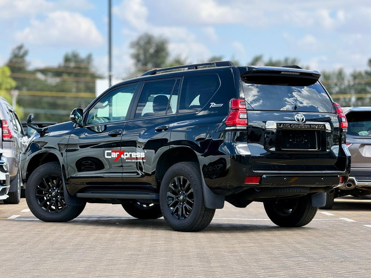 TOYOTA LAND CRUISER PRADO TXL MATT BLACK EDITION thumbnail 2