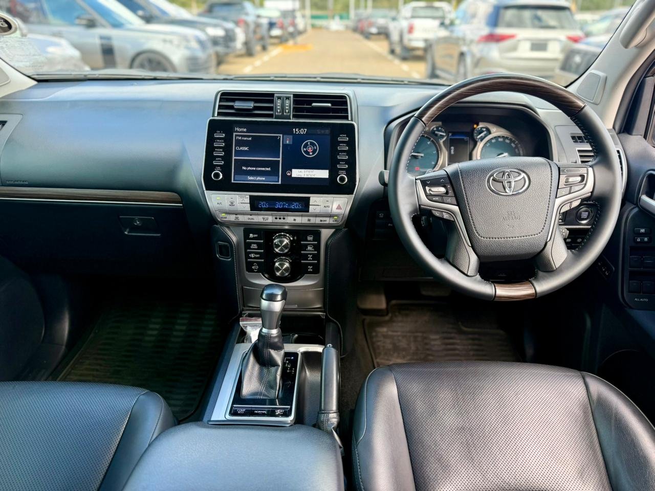 TOYOTA LAND CRUISER PRADO VXL thumbnail 9