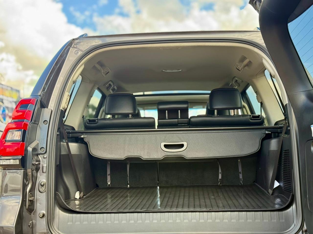 TOYOTA LAND CRUISER PRADO VXL thumbnail 17