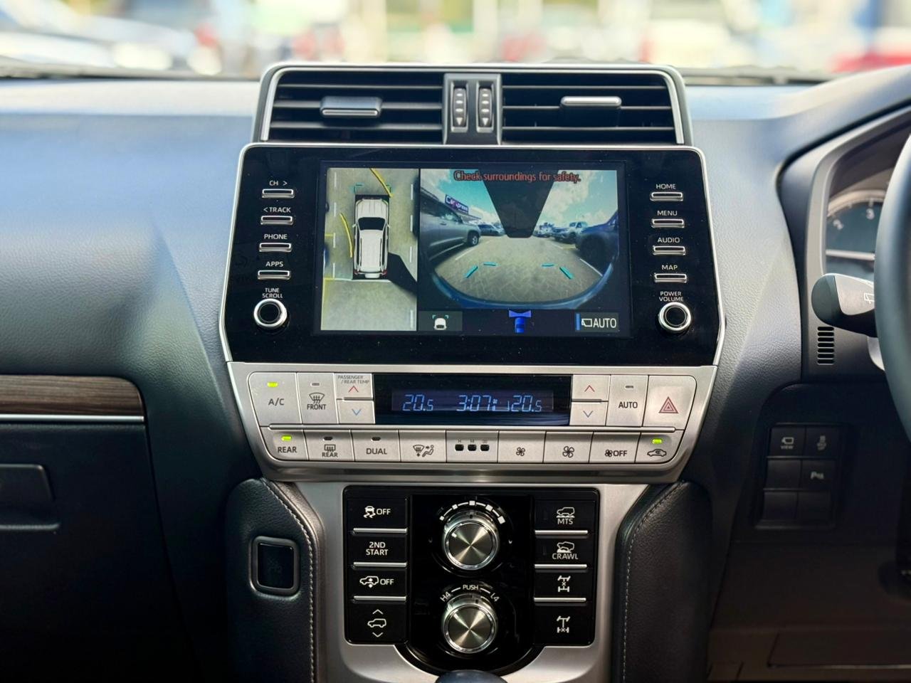 TOYOTA LAND CRUISER PRADO VXL thumbnail 10