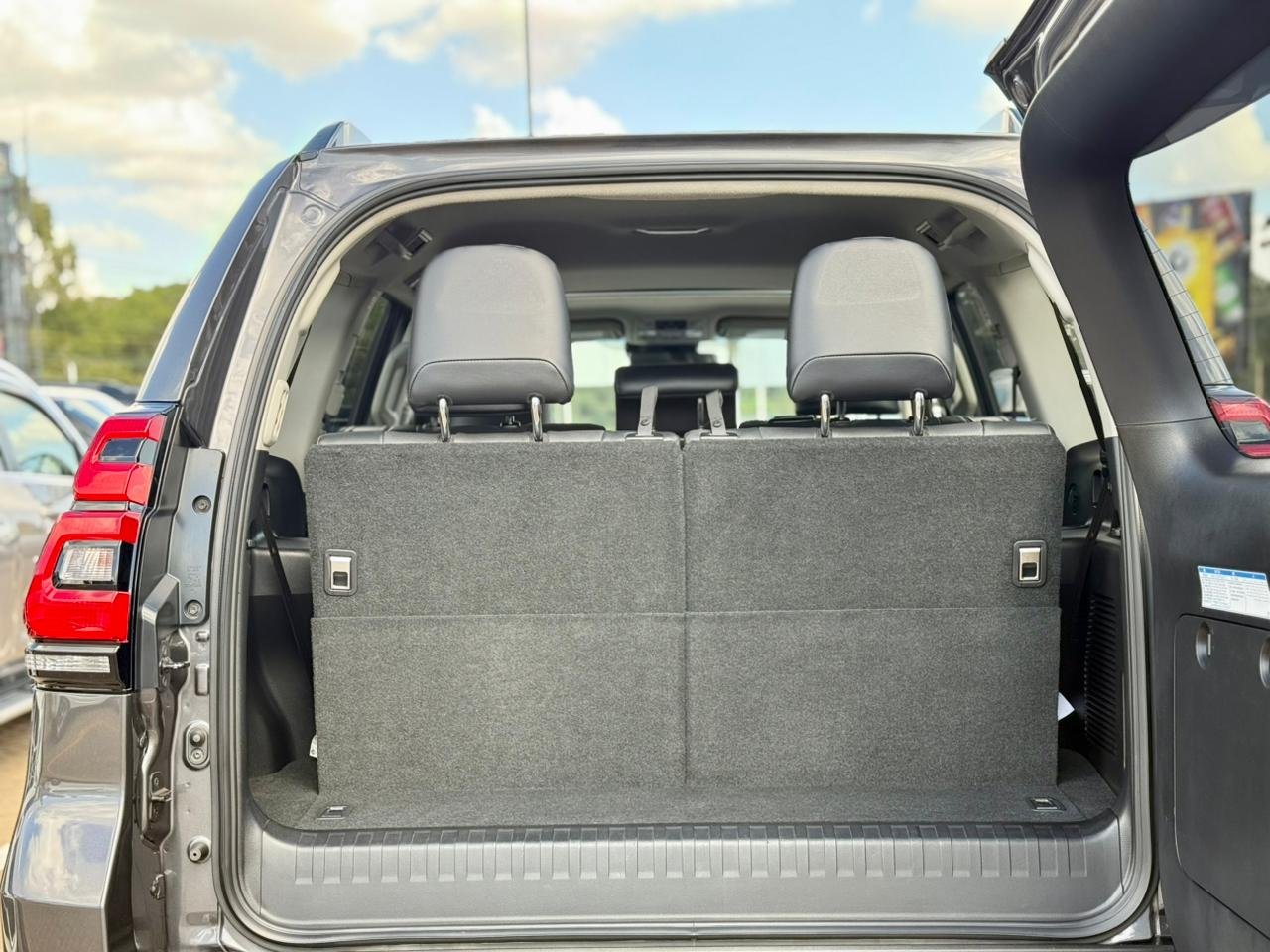 TOYOTA LAND CRUISER PRADO VXL thumbnail 18