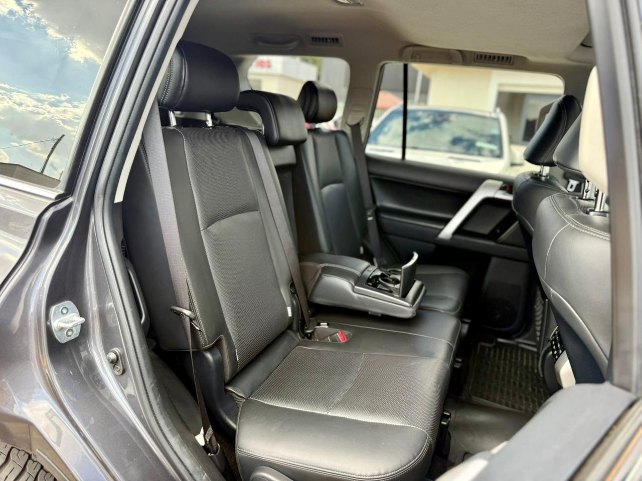 TOYOTA LAND CRUISER PRADO VXL thumbnail 14