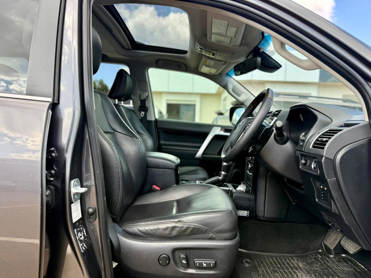 TOYOTA LAND CRUISER PRADO VXL thumbnail 7