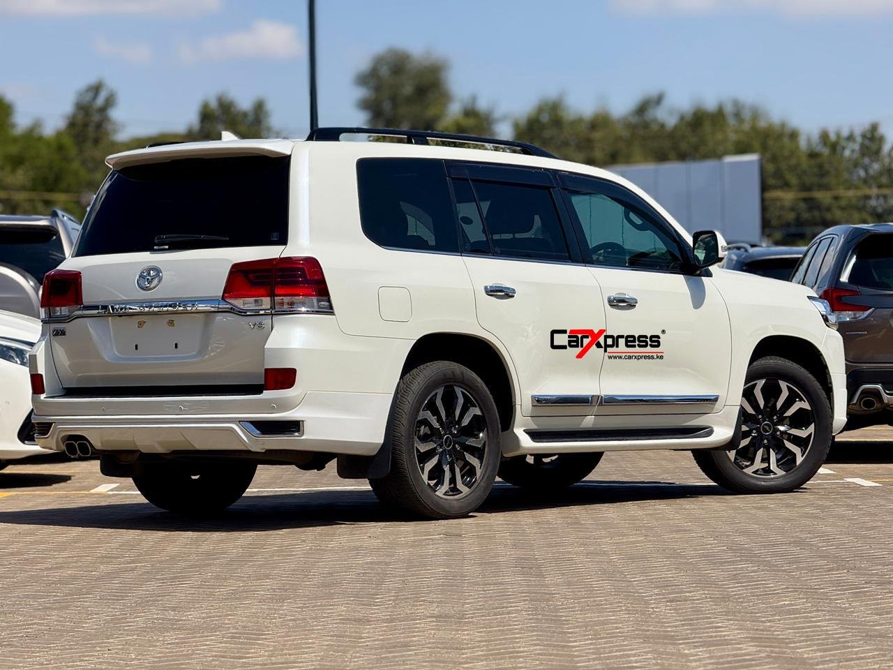TOYOTA LAND CRUISER ZX thumbnail 6