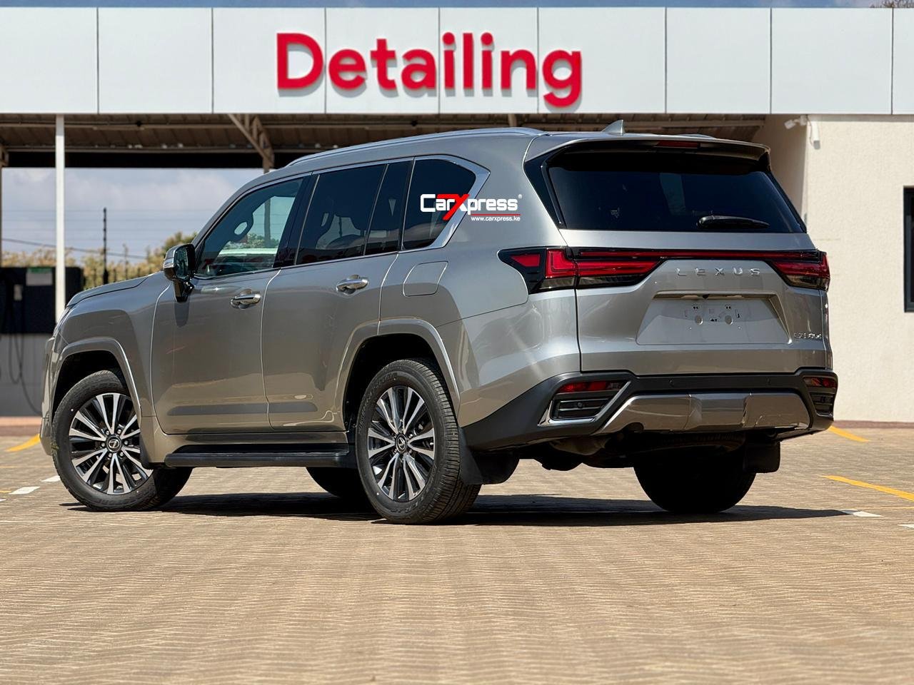 LEXUS LX500D thumbnail 2