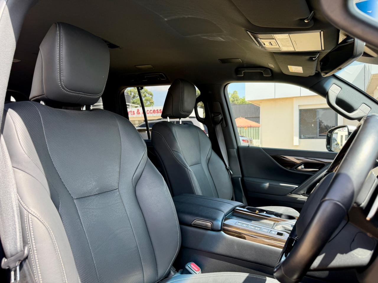 LEXUS LX500D thumbnail 8