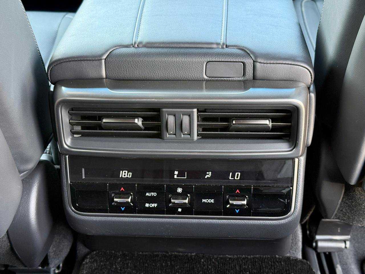 LEXUS LX500D thumbnail 16