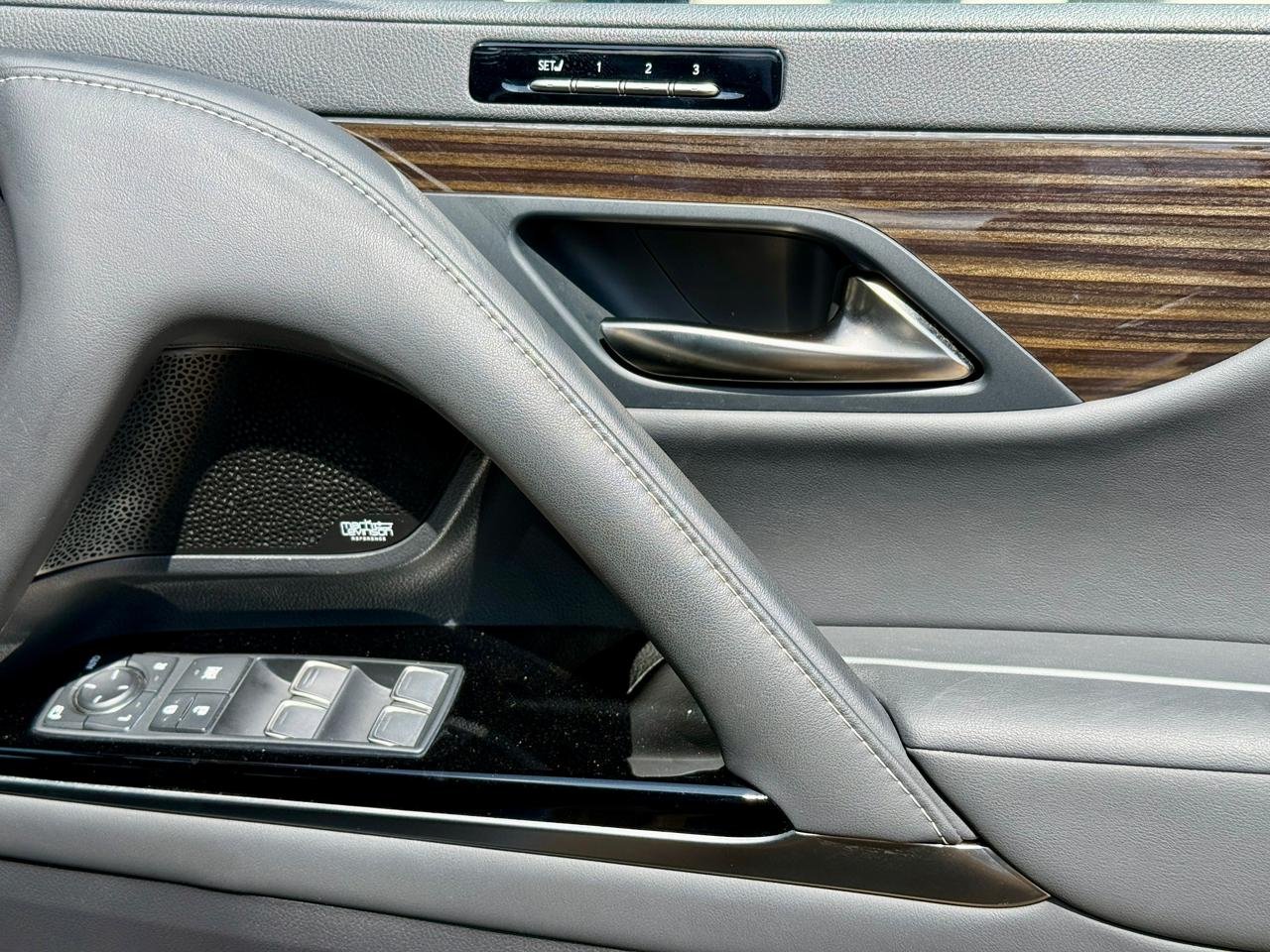 LEXUS LX500D thumbnail 13