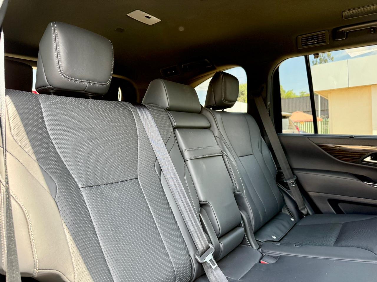 LEXUS LX500D thumbnail 14