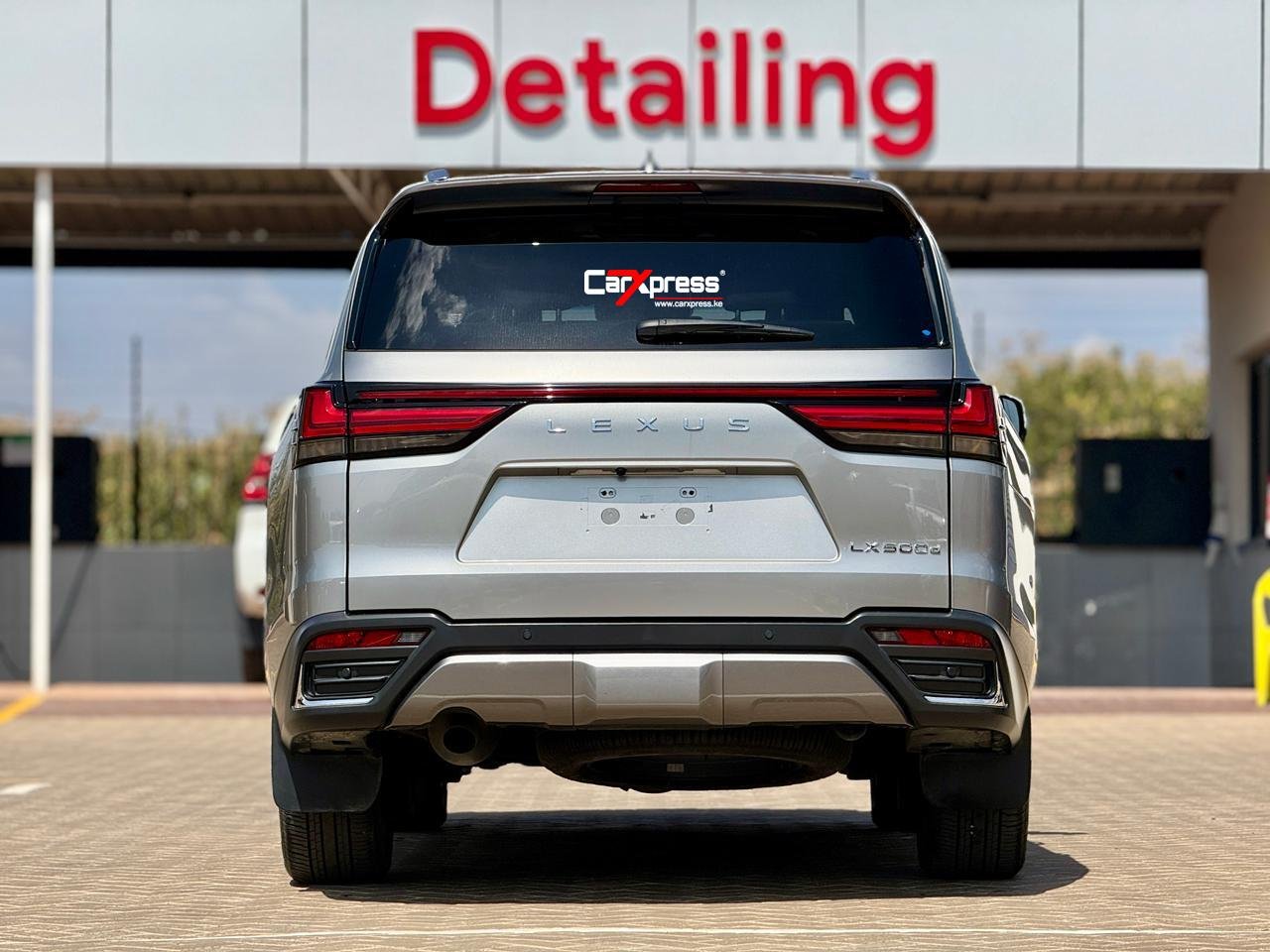 LEXUS LX500D thumbnail 4