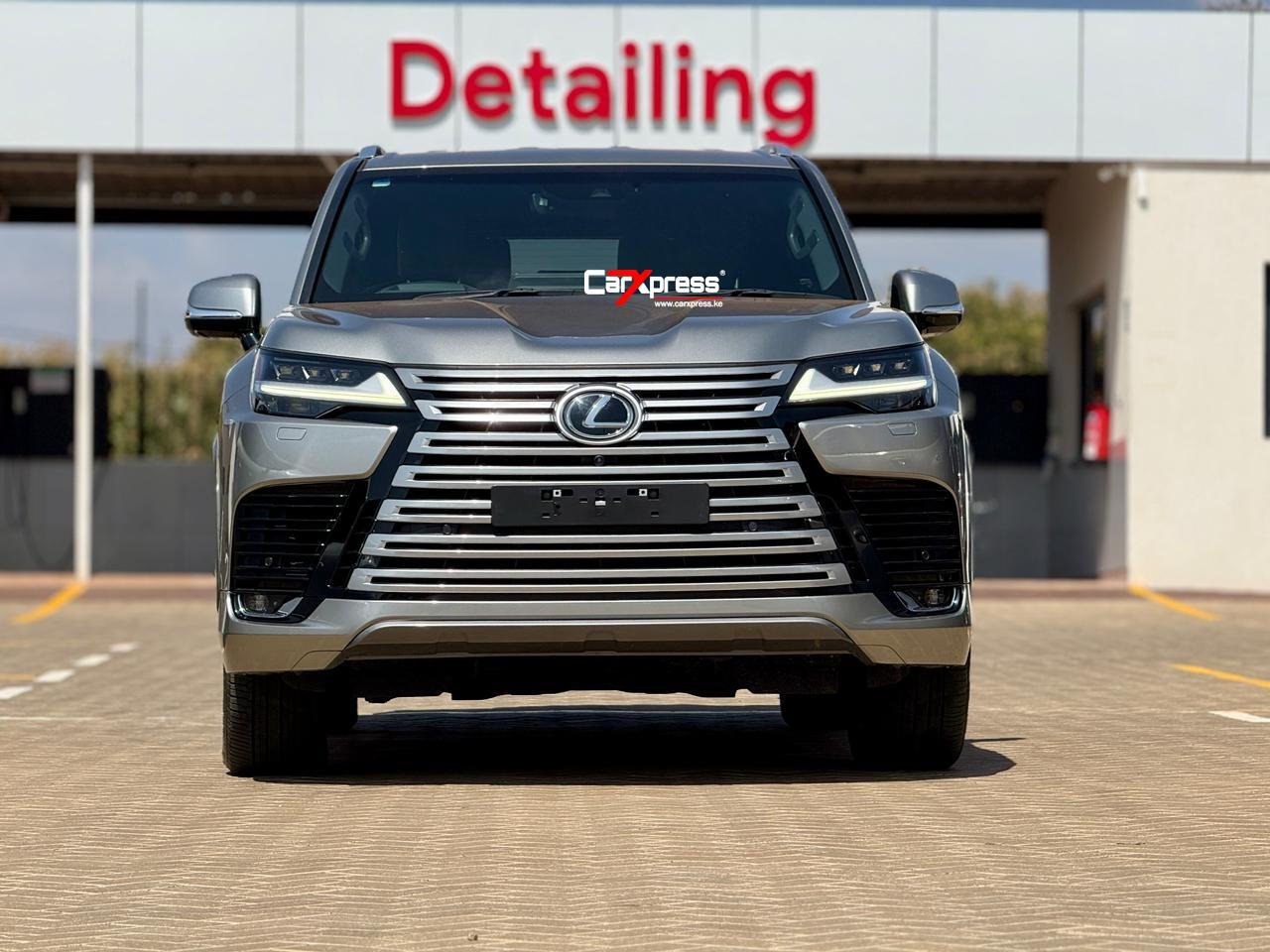 LEXUS LX500D thumbnail 3