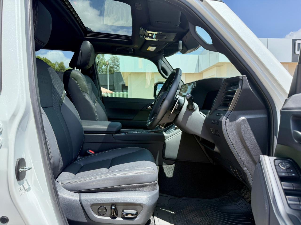 LEXUS GX550 thumbnail 7