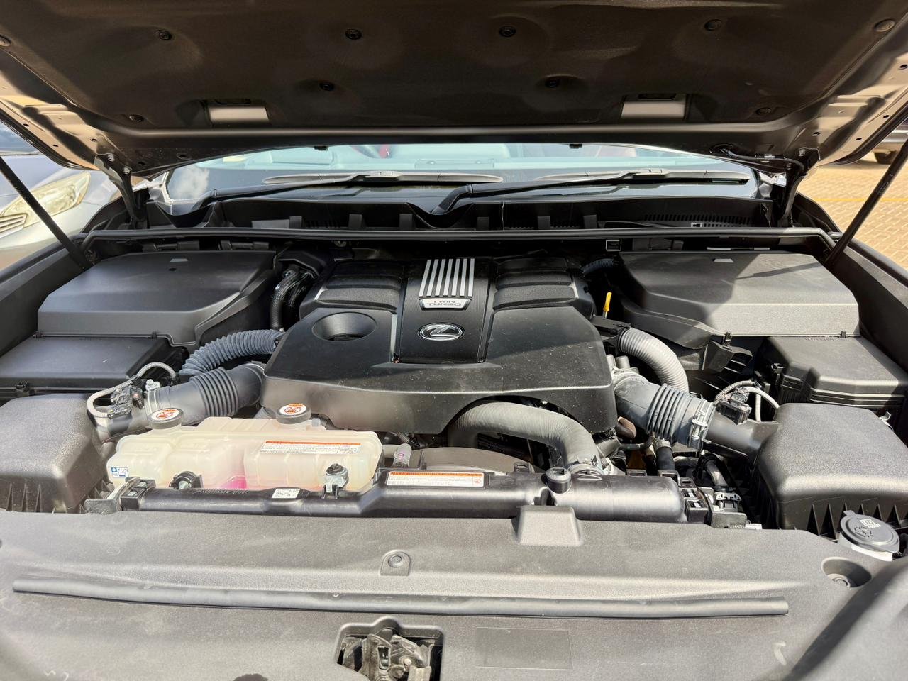 LEXUS LX600 thumbnail 19