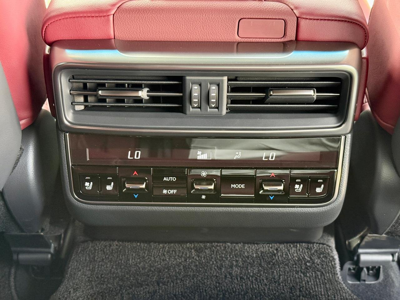 LEXUS LX600 thumbnail 15