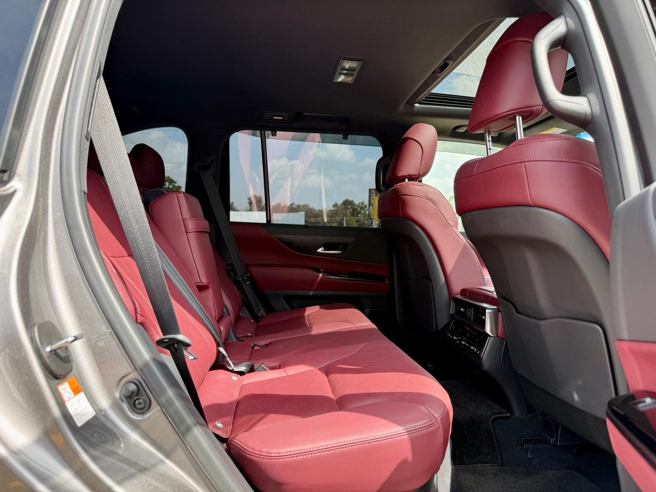 LEXUS LX600 thumbnail 16