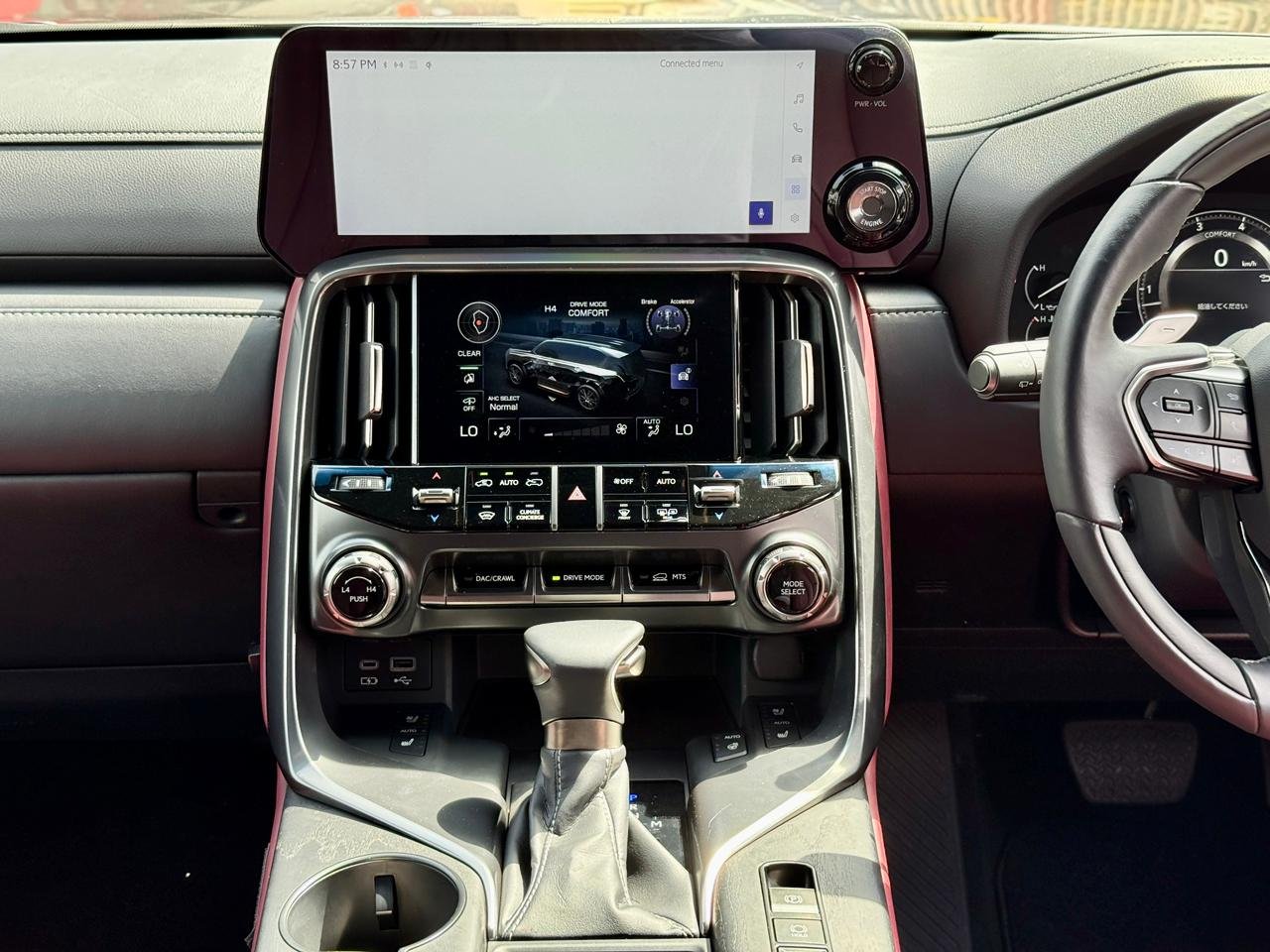 LEXUS LX600 thumbnail 9