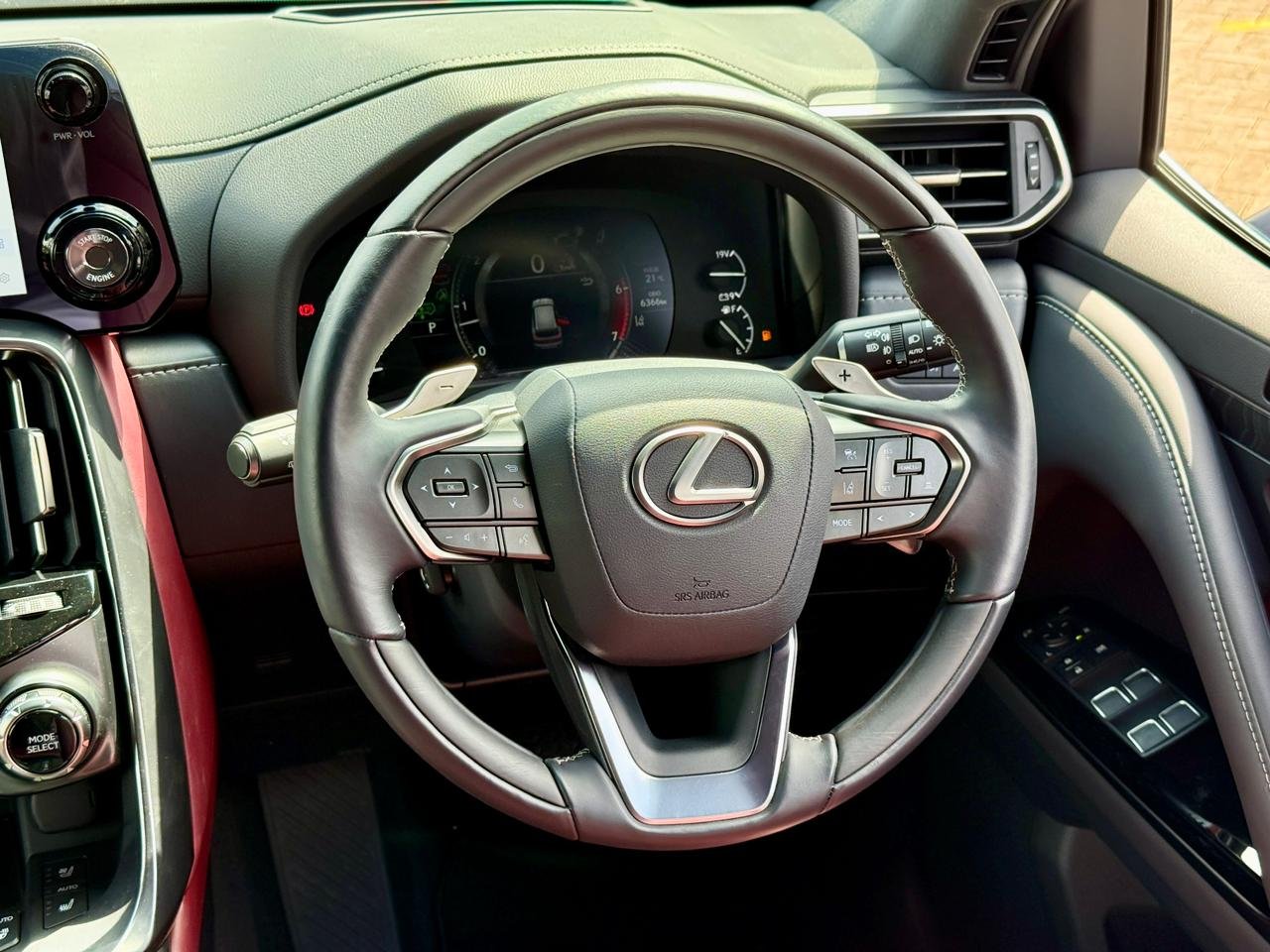 LEXUS LX600 thumbnail 13