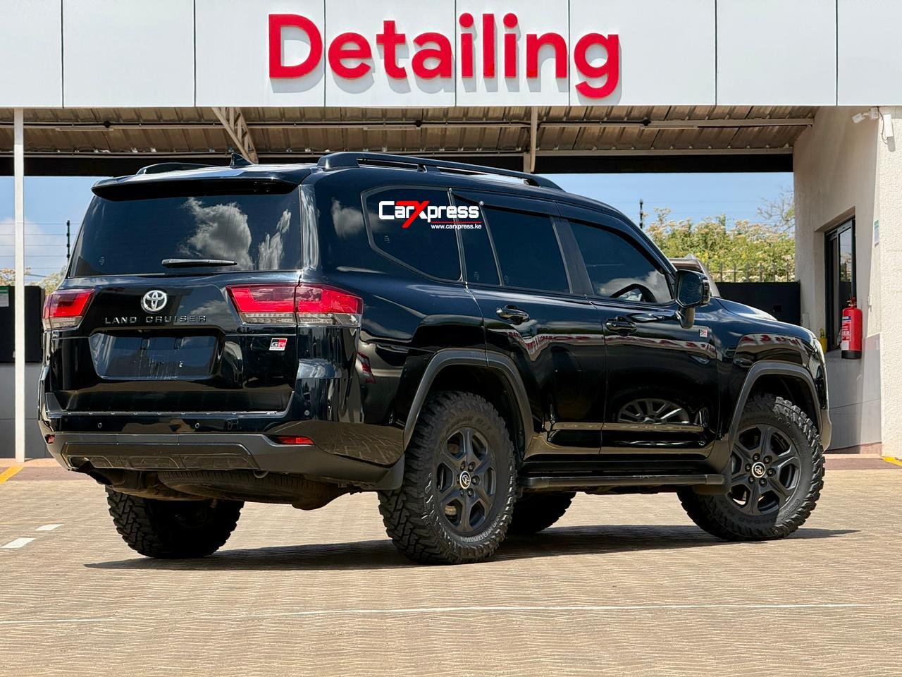 TOYOTA LAND CRUISER 300 SERIES GR thumbnail 6