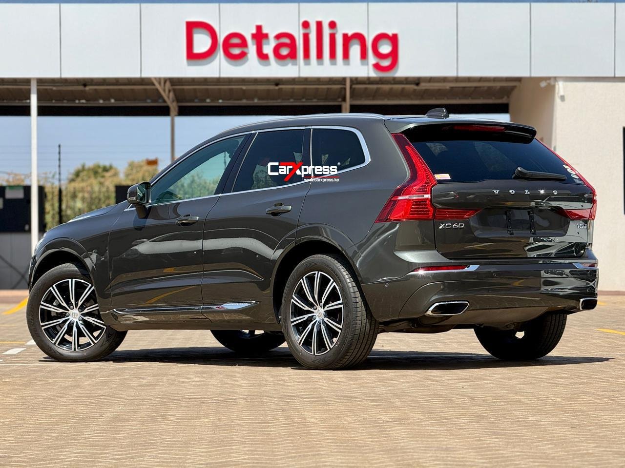 VOLVO XC60 T5 INSCRIPTION thumbnail 2