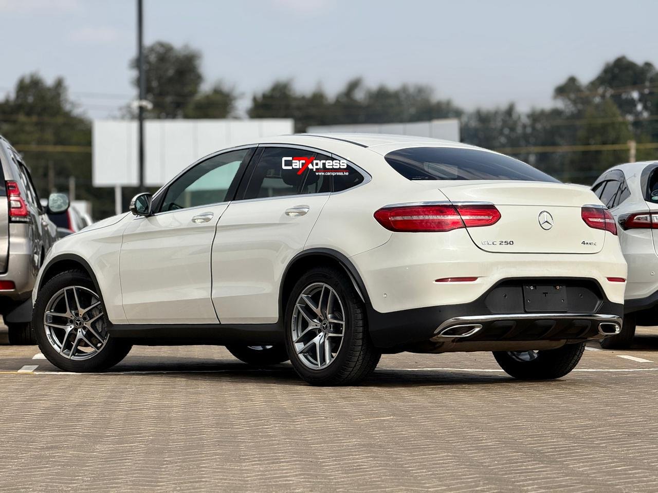 MERCEDES BENZ GLC 250 4MATIC thumbnail 2