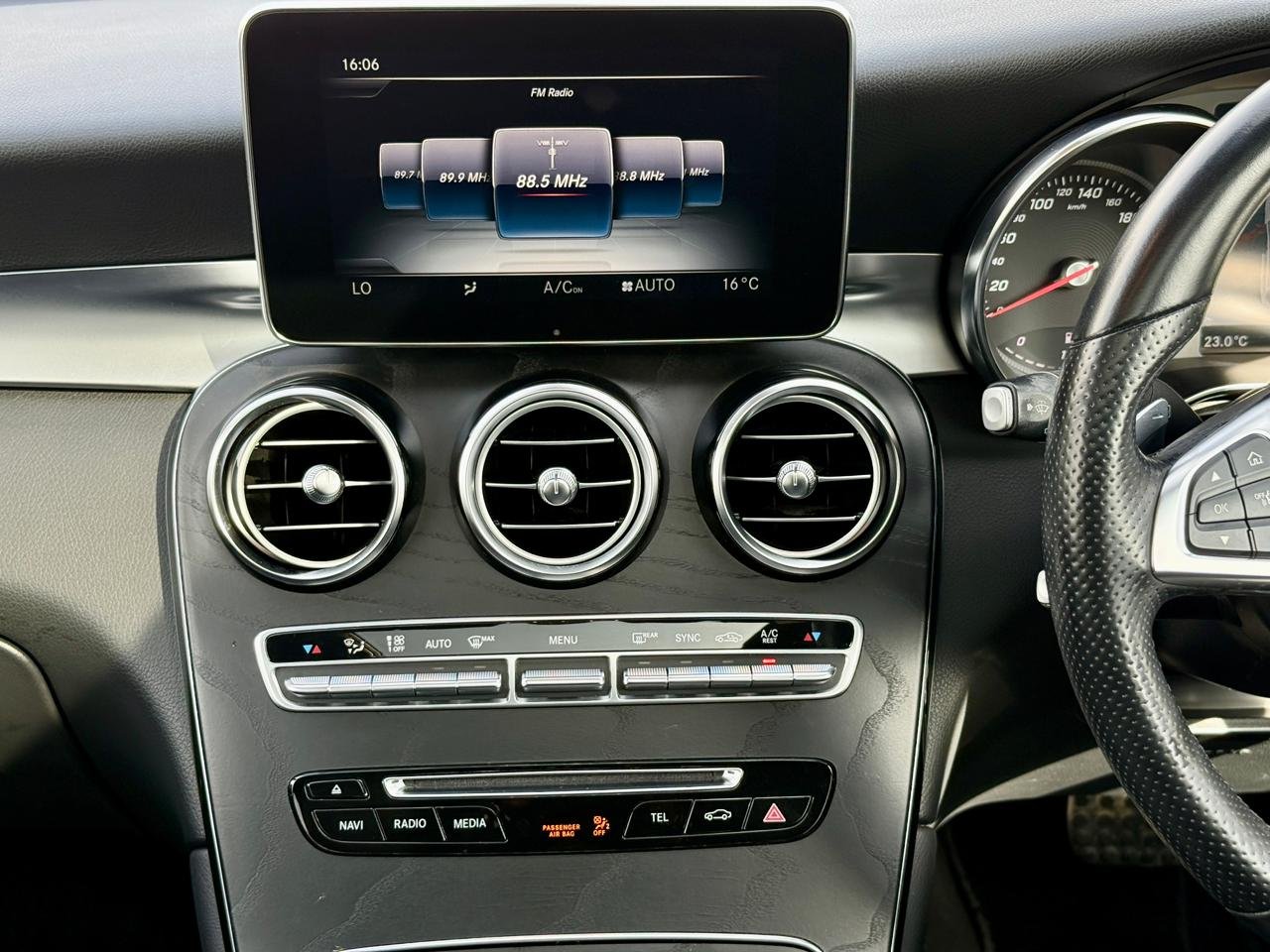 MERCEDES BENZ GLC 250 4MATIC thumbnail 10