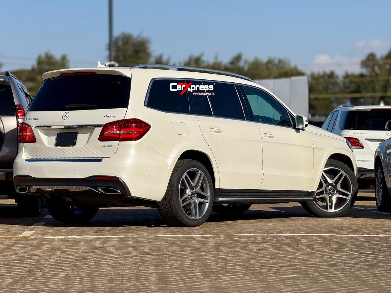 MERCEDES BENZ GLS 350d 4MATIC thumbnail 6