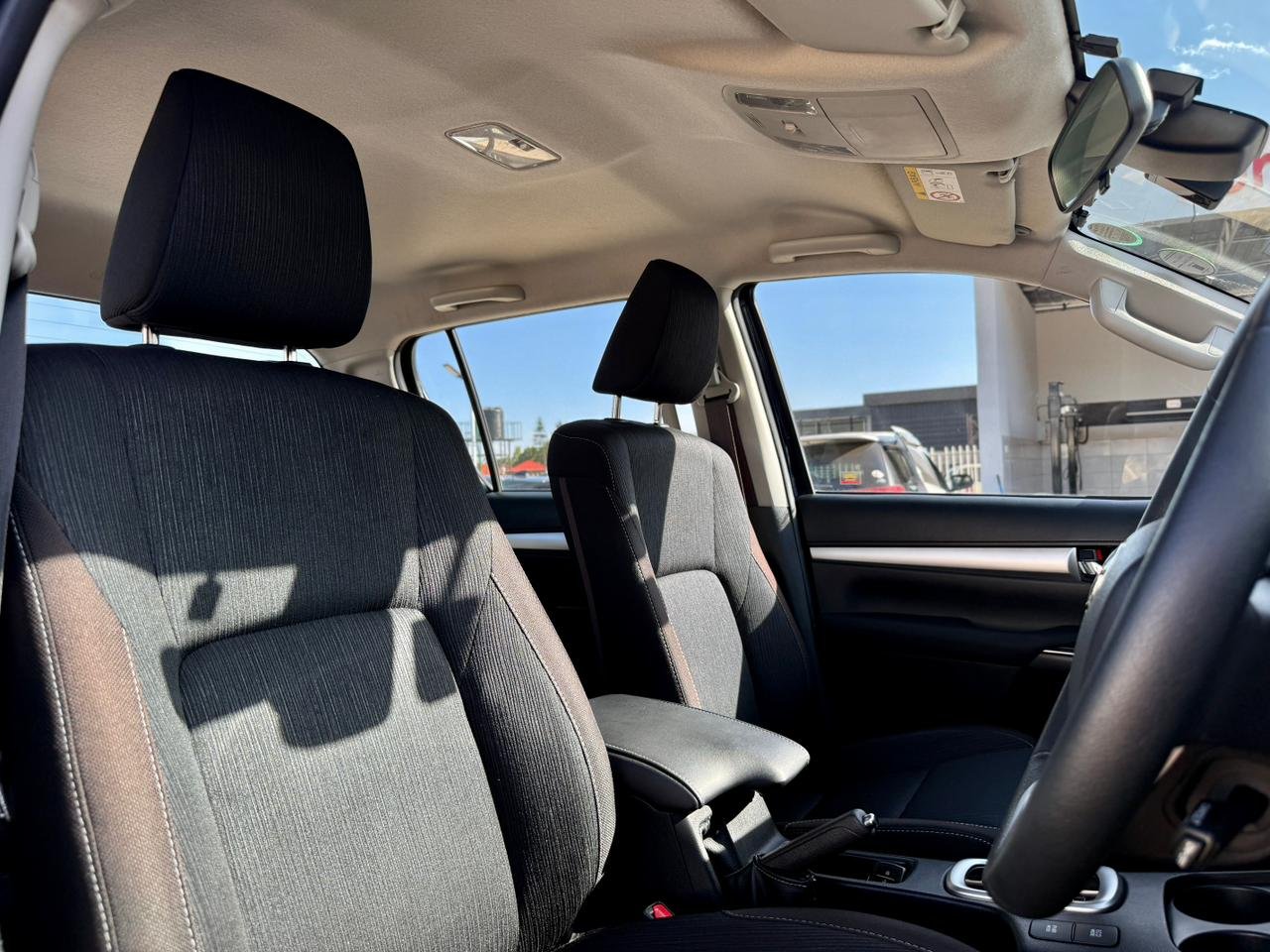 TOYOTA HILUX DOUBLE CAB thumbnail 8