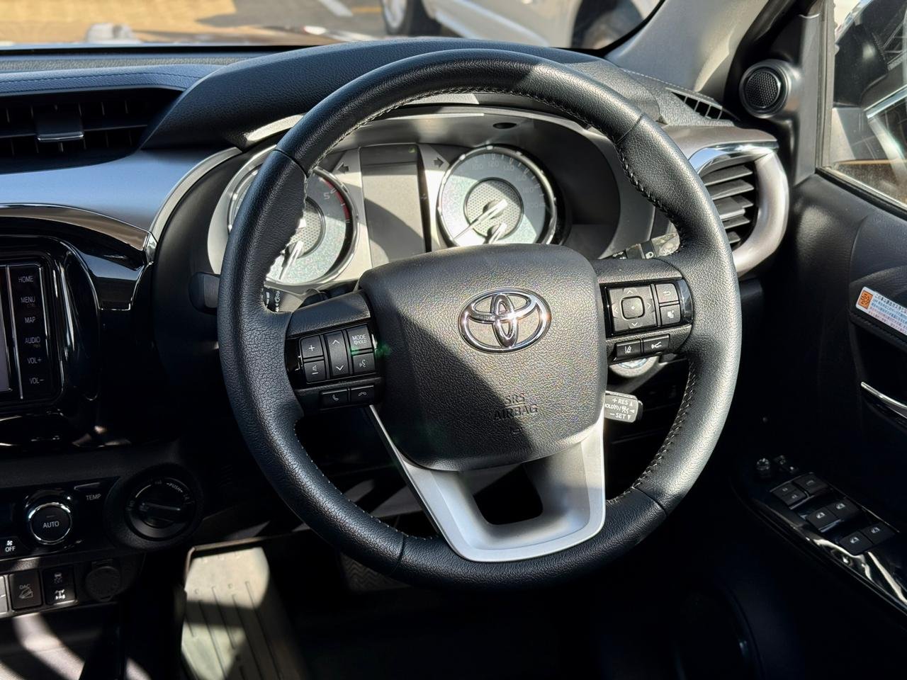 TOYOTA HILUX DOUBLE CAB thumbnail 13