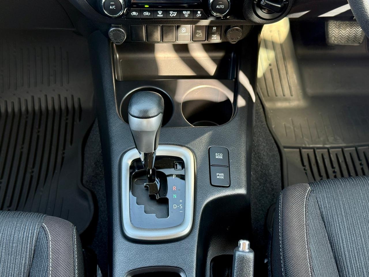 TOYOTA HILUX DOUBLE CAB thumbnail 11