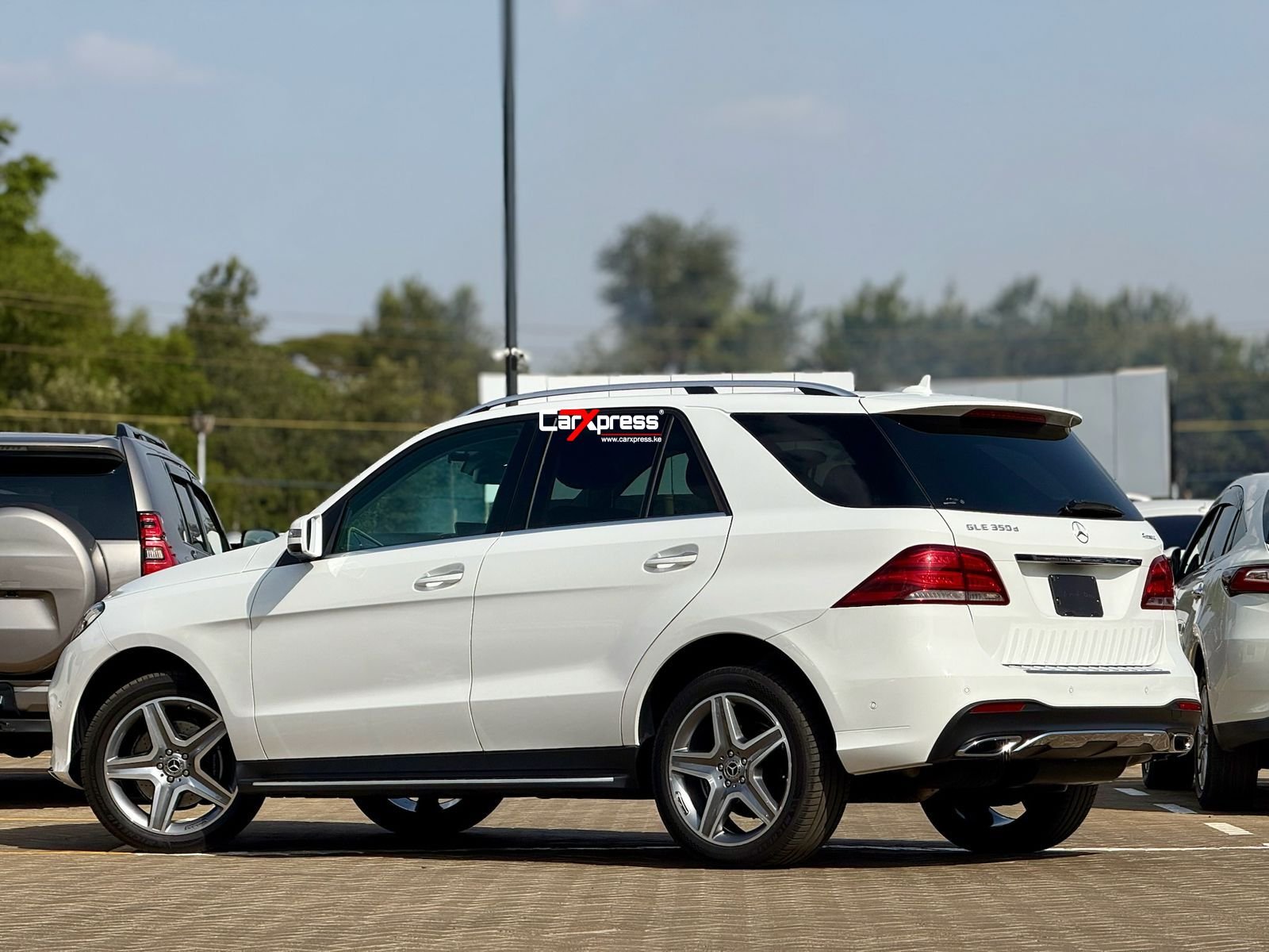 MERCEDES BENZ GLE350d 4MATIC thumbnail 2