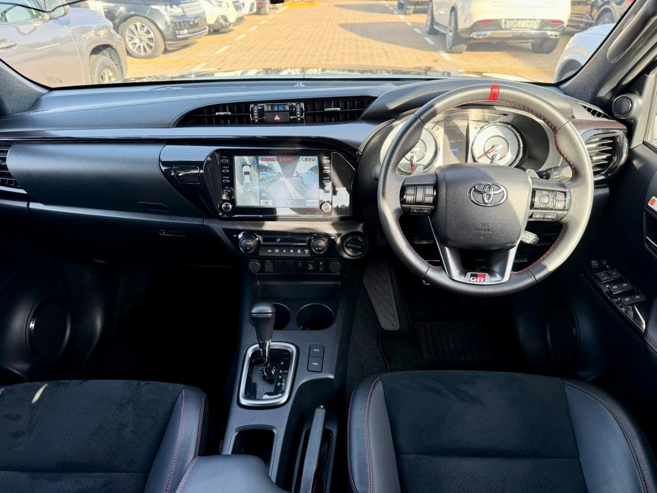 TOYOTA HILUX DOUBLE CABIN GR SPORT thumbnail 9