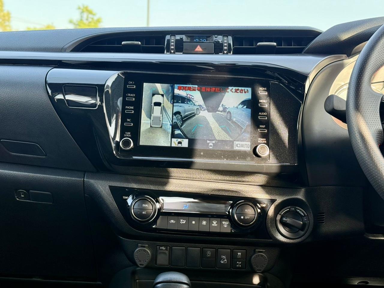 TOYOTA HILUX DOUBLE CABIN GR SPORT thumbnail 10