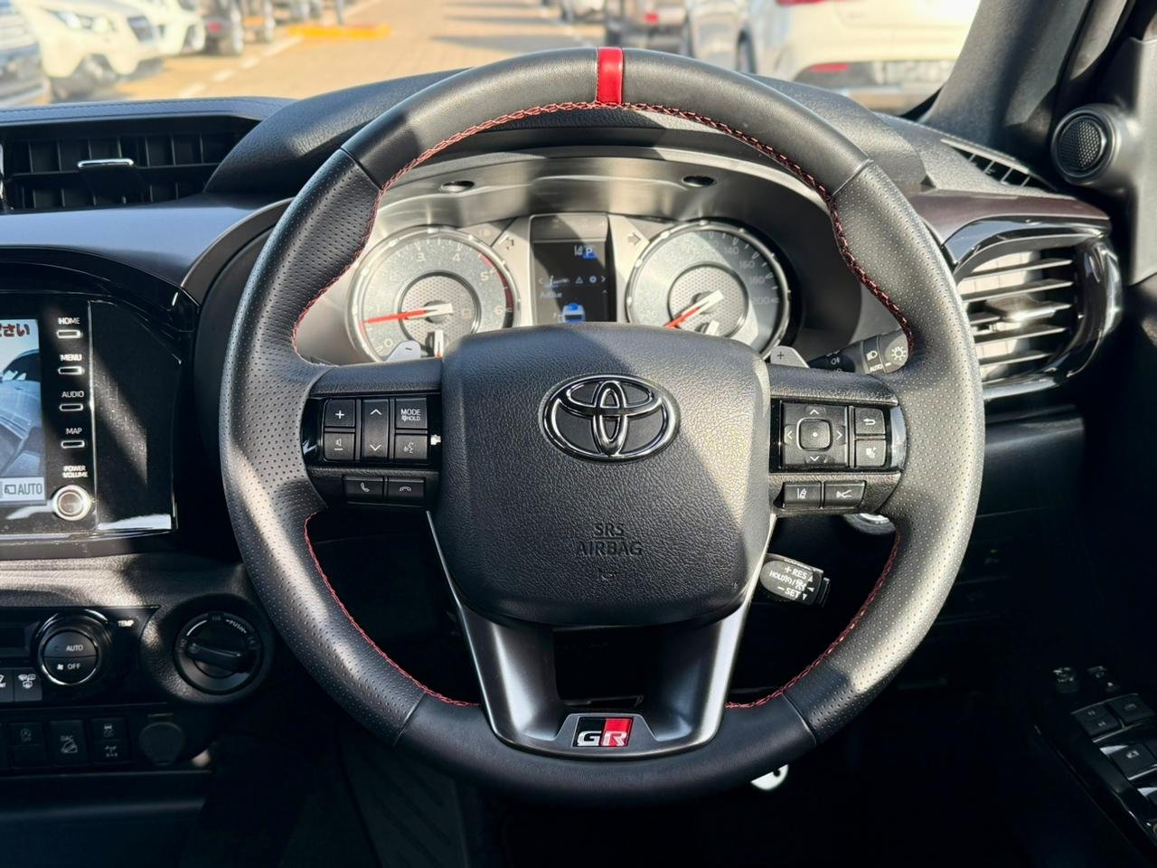 TOYOTA HILUX DOUBLE CABIN GR SPORT thumbnail 11