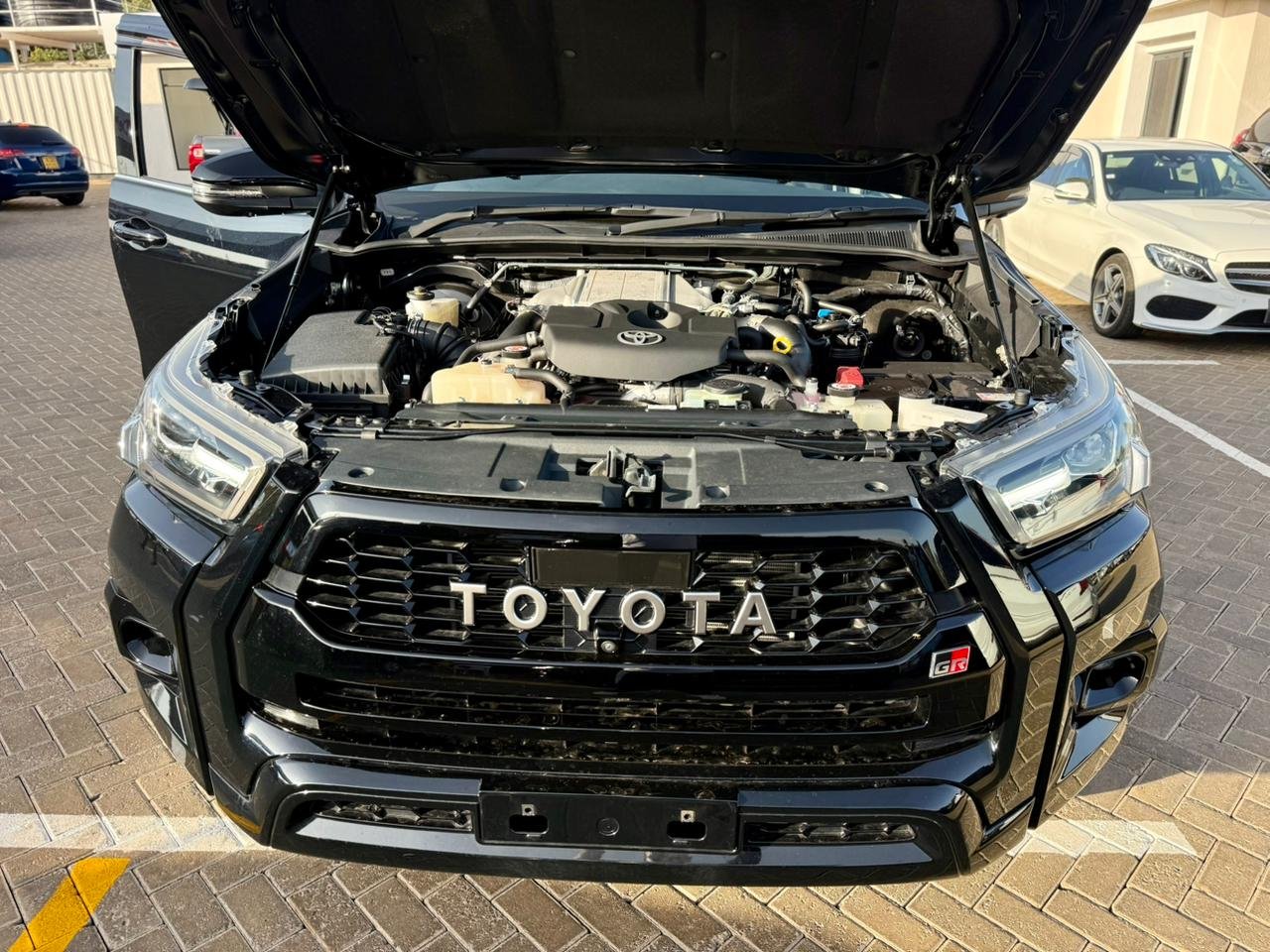 TOYOTA HILUX DOUBLE CABIN GR SPORT thumbnail 15