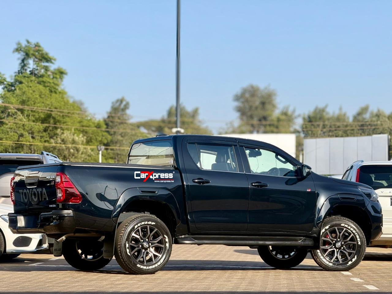 TOYOTA HILUX DOUBLE CABIN GR SPORT thumbnail 6