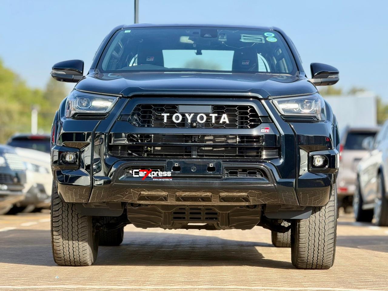 TOYOTA HILUX DOUBLE CABIN GR SPORT thumbnail 3
