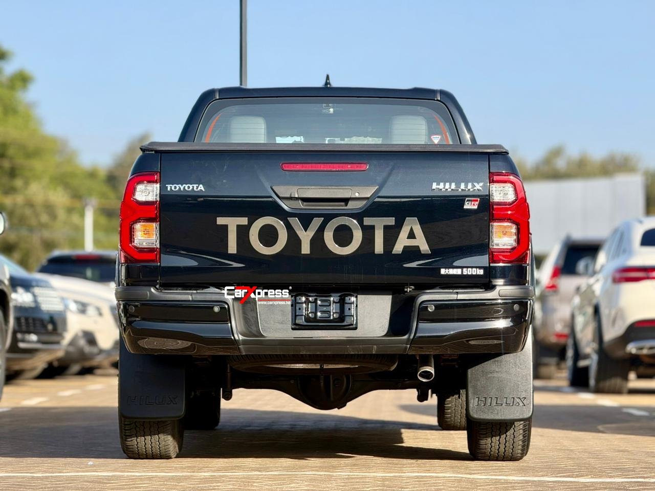 TOYOTA HILUX DOUBLE CABIN GR SPORT thumbnail 4