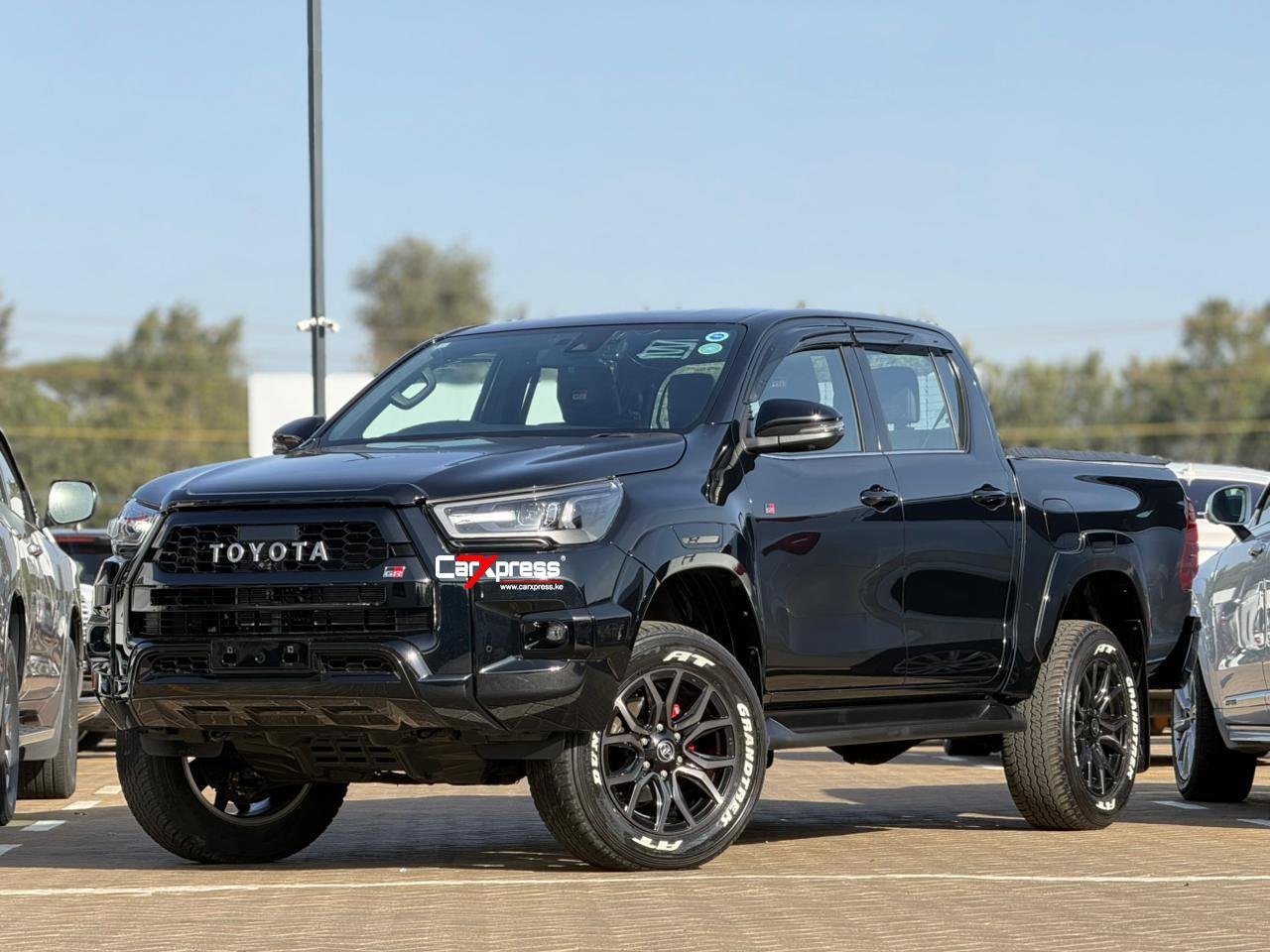 TOYOTA HILUX DOUBLE CABIN GR SPORT thumbnail 5