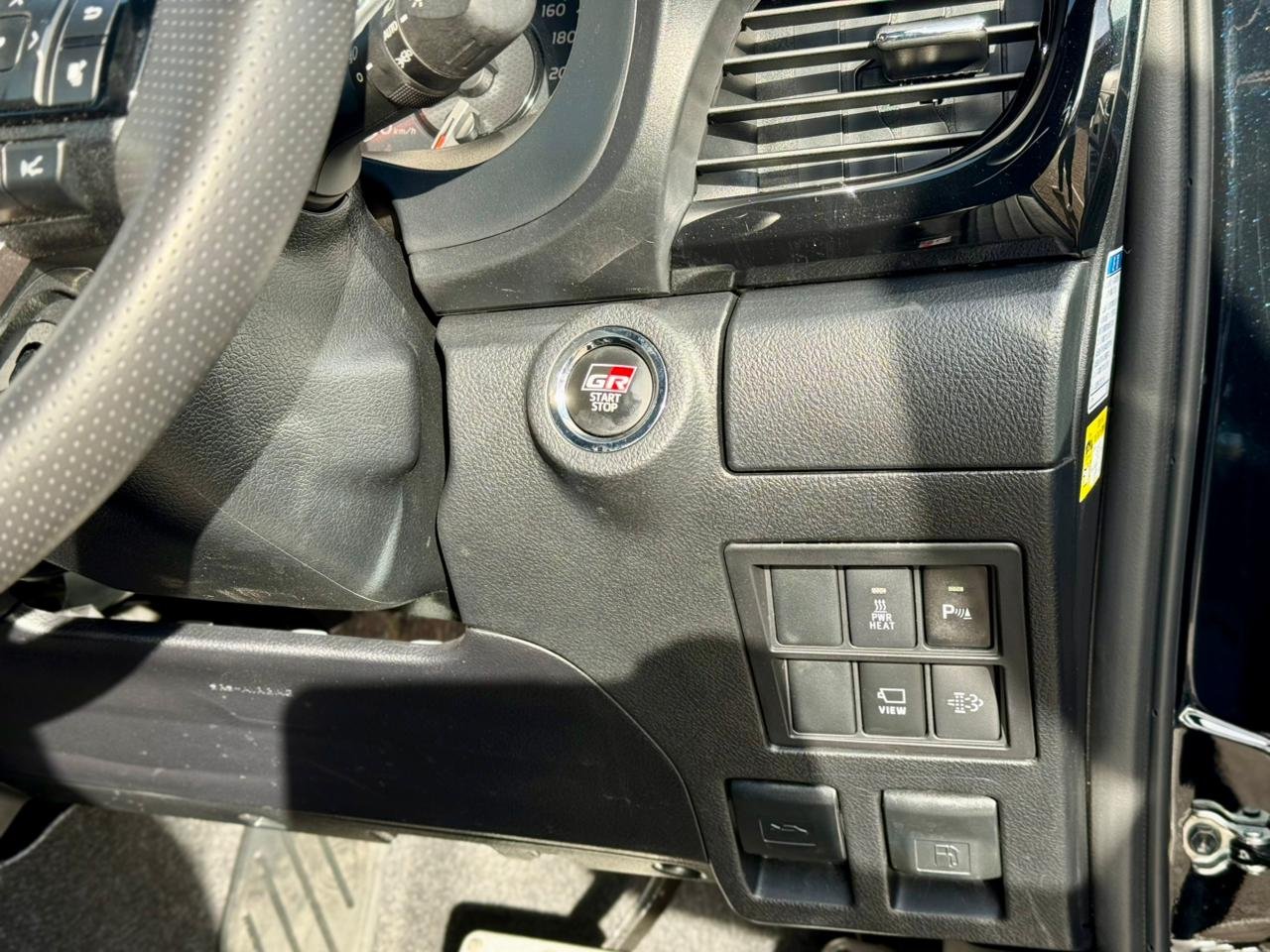 TOYOTA HILUX DOUBLE CABIN GR SPORT thumbnail 12