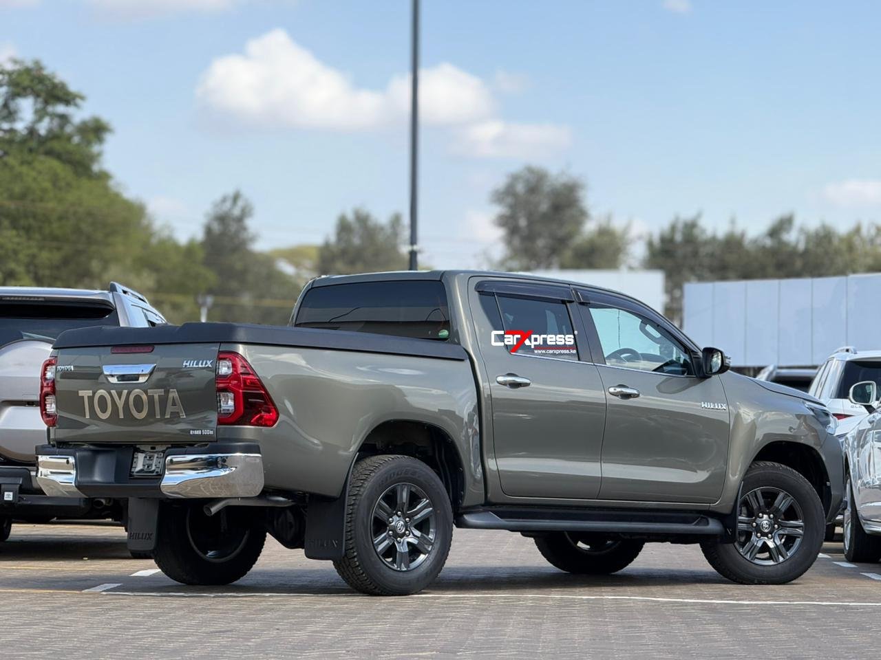 TOYOTA HILUX DOUBLE CAB thumbnail 6