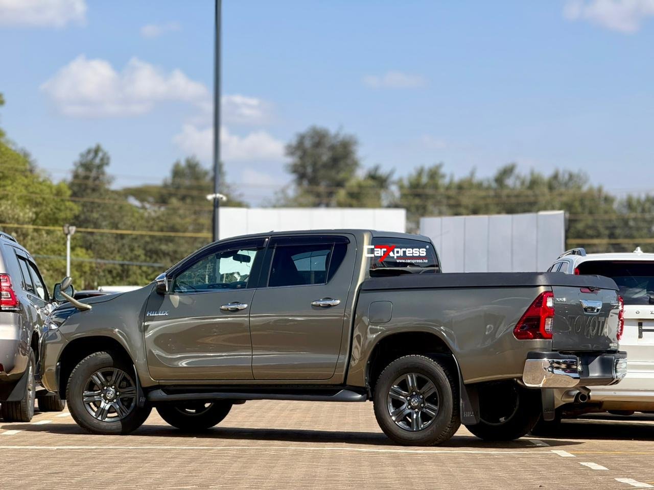 TOYOTA HILUX DOUBLE CAB thumbnail 2