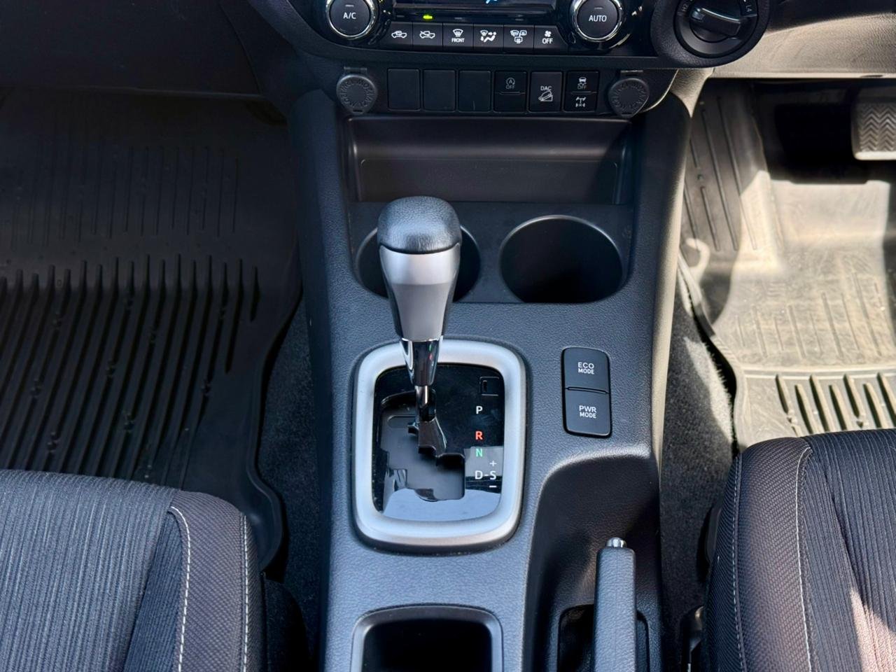 TOYOTA HILUX DOUBLE CAB thumbnail 10