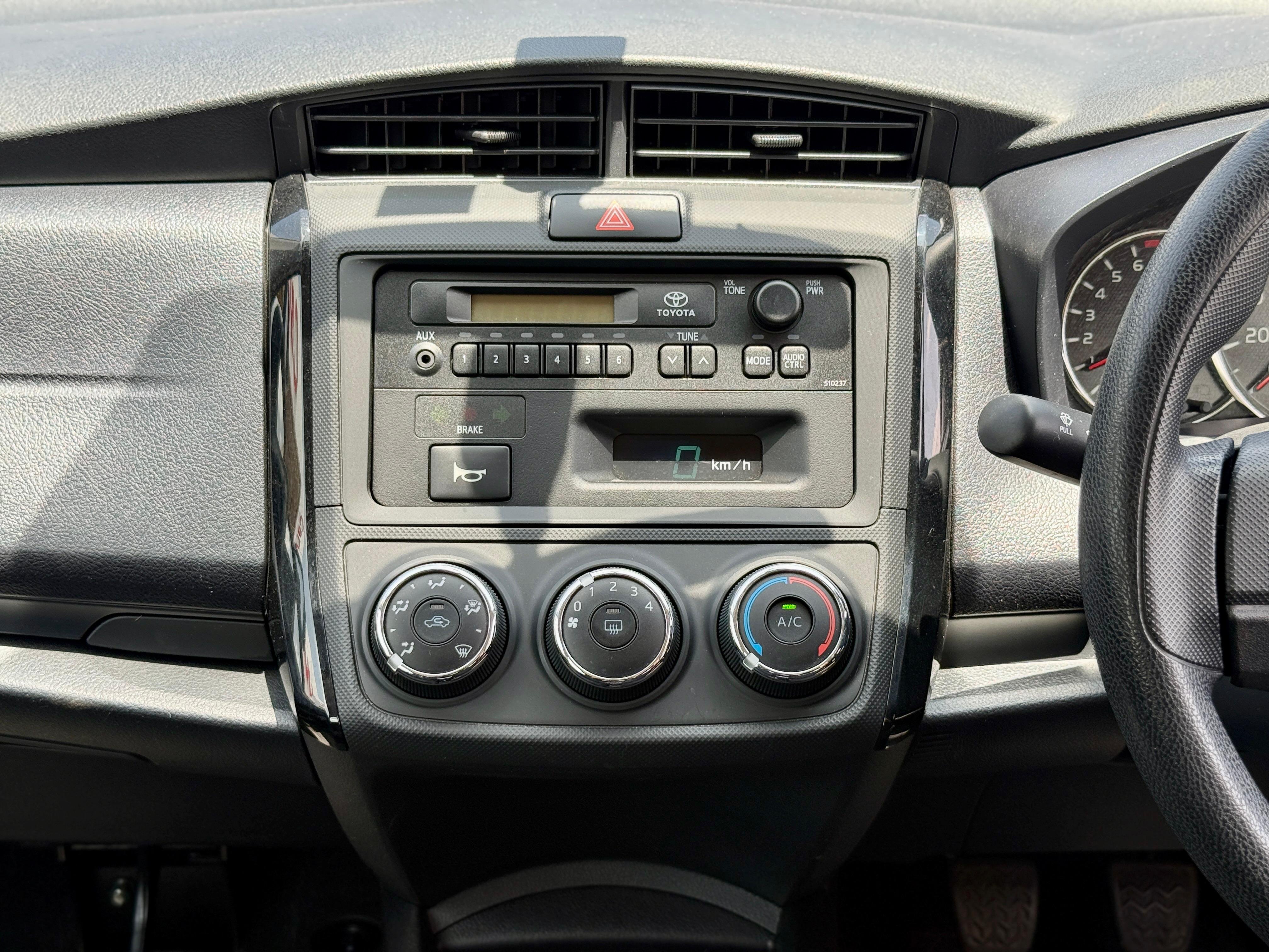 TOYOTA AXIO thumbnail 11